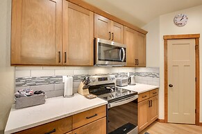 Pet-friendly Oldtown Retreat: Hot Tub + Kayaks!