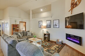 Pet-friendly Oldtown Retreat: Hot Tub + Kayaks!