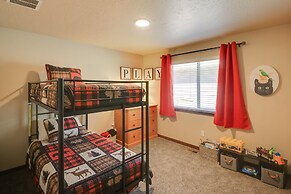 Pet-friendly Oldtown Retreat: Hot Tub + Kayaks!