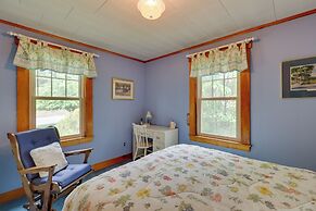 Cape House in Farmington w/ Shared Outdoor Pool!