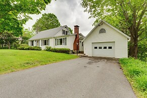 Cape House in Farmington w/ Shared Outdoor Pool!