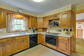 Cape House in Farmington w/ Shared Outdoor Pool!