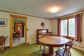 Cape House in Farmington w/ Shared Outdoor Pool!