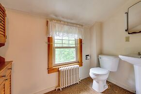 Cape House in Farmington w/ Shared Outdoor Pool!