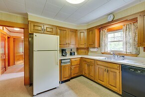 Cape House in Farmington w/ Shared Outdoor Pool!