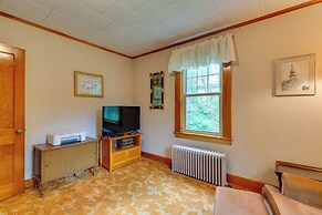 Cape House in Farmington w/ Shared Outdoor Pool!