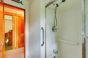 Cape House in Farmington w/ Shared Outdoor Pool!