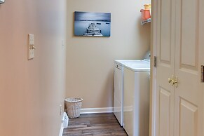 Tonawanda Vacation Rental ~ 13 Mi to Niagara Falls