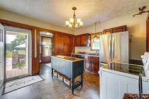 Countryside Home in Wooster w/ Patio & Fire Pit