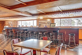 1 Mi to Lake Superior: Cottage w/ Sauna & Rec Room