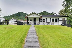 Mullens Home - Close to Hatfield-mccoy Trailhead!