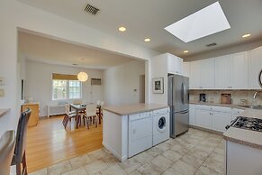 Lovely Apartment in Long Beach: 3 Blocks to Ocean!