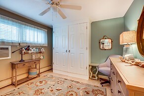 Canandaigua Lake Romantic Getaway w/ Boat Slip!