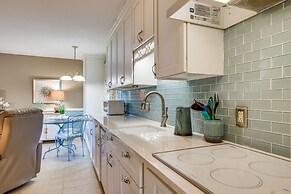 Canandaigua Lake Romantic Getaway w/ Boat Slip!