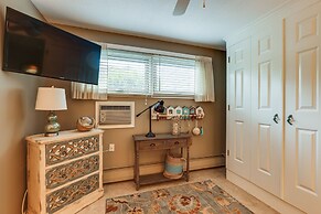 Canandaigua Lake Romantic Getaway w/ Boat Slip!