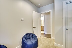 Hideout Haven: Luxe Retreat w/ Lake View & Hot Tub