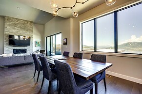 Hideout Haven: Luxe Retreat w/ Lake View & Hot Tub