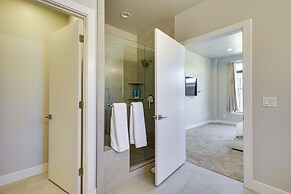 Hideout Haven: Luxe Retreat w/ Lake View & Hot Tub