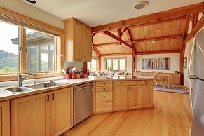 Luxury Vermont Vacation Rental: Private Hot Tub!