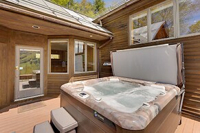 Luxury Vermont Vacation Rental: Private Hot Tub!