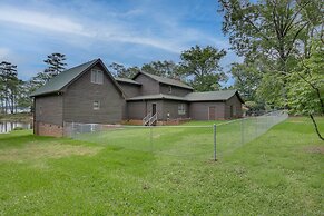 Lakefront Paradise With Private Deck & Kayaks!