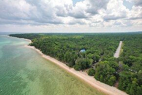Enchanted Lake Huron Cottage w/ Beach Access!