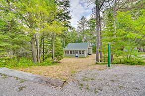 Enchanted Lake Huron Cottage w/ Beach Access!