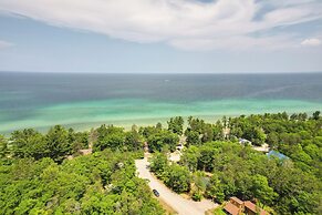 Enchanted Lake Huron Cottage w/ Beach Access!