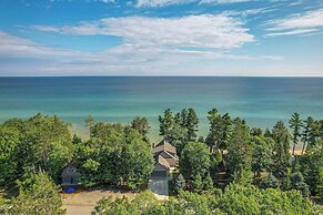 Waterfront Lake Huron Getaway w/ Private Beach!