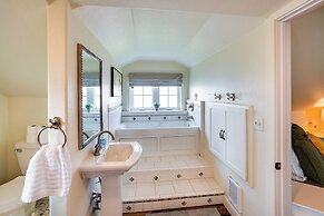 Waterfront Lake Poinsett Retreat w/ Fire Pit!