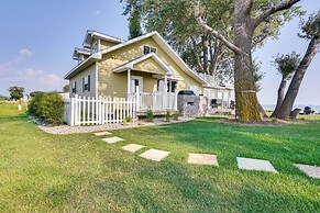 Waterfront Lake Poinsett Retreat w/ Fire Pit!