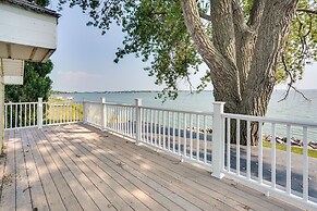 Waterfront Lake Poinsett Retreat w/ Fire Pit!