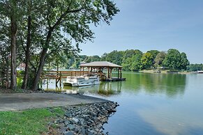 Spacious Lake Norman Retreat w/ Boat Ramp!