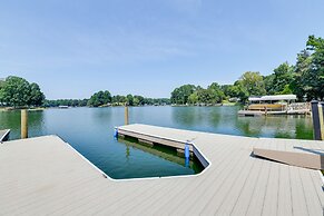Spacious Lake Norman Retreat w/ Boat Ramp!