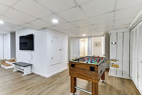 Spacious Lake Norman Retreat w/ Boat Ramp!