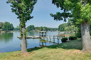 Spacious Lake Norman Retreat w/ Boat Ramp!
