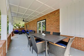 Spacious Lake Norman Retreat w/ Boat Ramp!