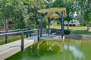 Spacious Lake Norman Retreat w/ Boat Ramp!