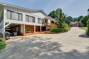 Spacious Lake Norman Retreat w/ Boat Ramp!