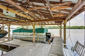 Lake Holbrook Waterfront Vacation Rental w/ Dock!
