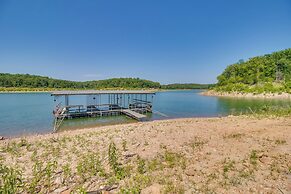 Lakefront Bull Shoals Cabin Rental: Pets Welcome!