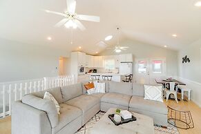 Hike, Fish & Explore: Spacious Yellville Retreat
