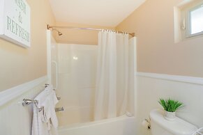 Spacious Yellville Retreat w/ Deck & Balcony