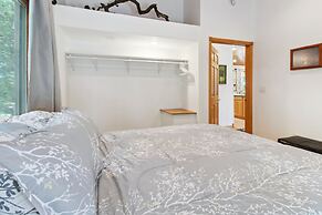 Serene Yellville Retreat w/ Hot Tub on 85 Acres