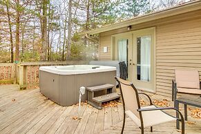 Serene Yellville Retreat w/ Hot Tub on 85 Acres