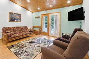 Serene Yellville Retreat w/ Hot Tub on 85 Acres