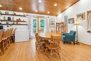 Serene Yellville Retreat w/ Hot Tub on 85 Acres