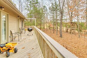 Serene Yellville Retreat w/ Hot Tub on 85 Acres