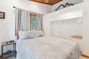 Serene Yellville Retreat w/ Hot Tub on 85 Acres