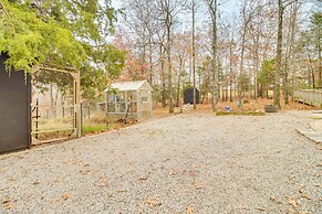 Serene Yellville Retreat w/ Hot Tub on 85 Acres